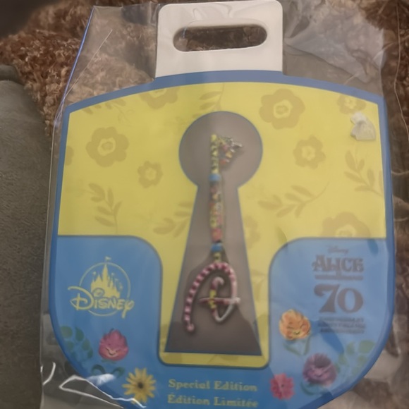 6 Special Edition Disney Keys - Picture 6 of 8